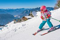Kinder lernen Skifahren im Skigebiet Gerlitzen Alpe