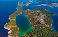 Insel mit Salzwassersee, I.D. Riva Tours