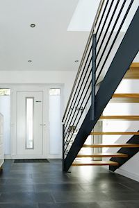 Treppenaufgang, Flachstahlwangentreppe, Streger