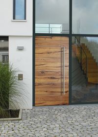 Haustür in Holzoptik mit Glasfront, noblesse GmbH