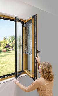 Fenster mit integriertem Sonnenschutz, Internorm