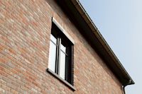 Fenster, Backsteinmauer, Hausmauer, Fenster, Sonnenschutz, Fixscreen, RENSON