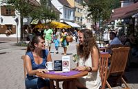 Schramberg, Kaffee trinken, Altstadt, zwei Frauen trinken Kaffee, Rottweil, Schwarzwald