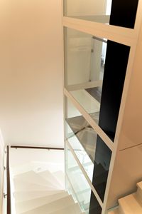 Treppenhaus mit verglastem Aufzug, Cibes A5000, Ammann & Rottkord