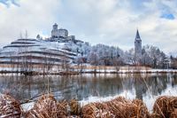 Liechtenstein Marketing; Burg in Winterlandschaft