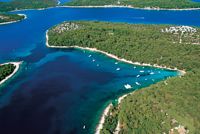 Inseln im türkisblauen Meer, I.D. Riva Tours