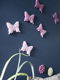 Nahaufnahme von Wand mit Schmetterlingen, Decosa, Saarpor