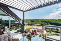 Lounge Terrasse, Terrassenschutz, Lamellendach