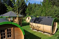Campingplatz, Campingurlaub, Campingurlaub in den Bergen, Camping in Tirol, Camping-Fässer, Kiefernholz-Fässer, Camping in den Bergen