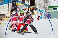 Kinder auf Skiern, Kirchleitn Familien Feriendorf