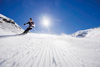 Winter, Wintersport, Berge, Skifahren, Ski, Snowboard, Schnee, Piste, Sonne, Familie, Familie auf Skiern, Wintersporturlaub, Südtirol, Pfelders
