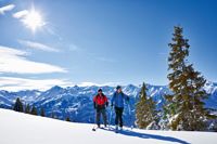 Menschen in Winterlandschaft, Paar beim Skifahren, Ferienregion Nationalpark Hohe Tauern