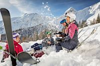 Familie im Schnee, Familie in den Bergen, Winterurlaub, Wintersport, Imst Tourismus